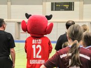 FCK-Maskottchen Betzi beim Cup